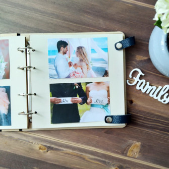 Деревянный свадебный фотоальбом с рамкой