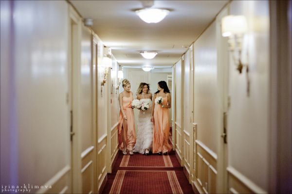 невеста и подружки в персиковых платья