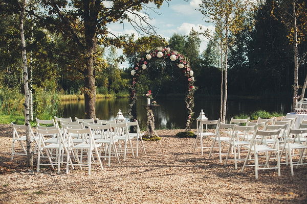 свадебная церемония на природе